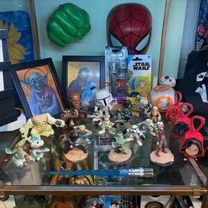 Star Wars Collector’s Bundle – Mixed Lot of Figures, Art, Accessories & More